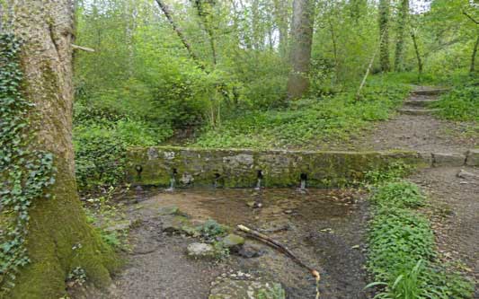 Pierres miraculeuses et sources guérisseuses dans les Hauts-de-Seine source guérisseuse hauts-de-seine